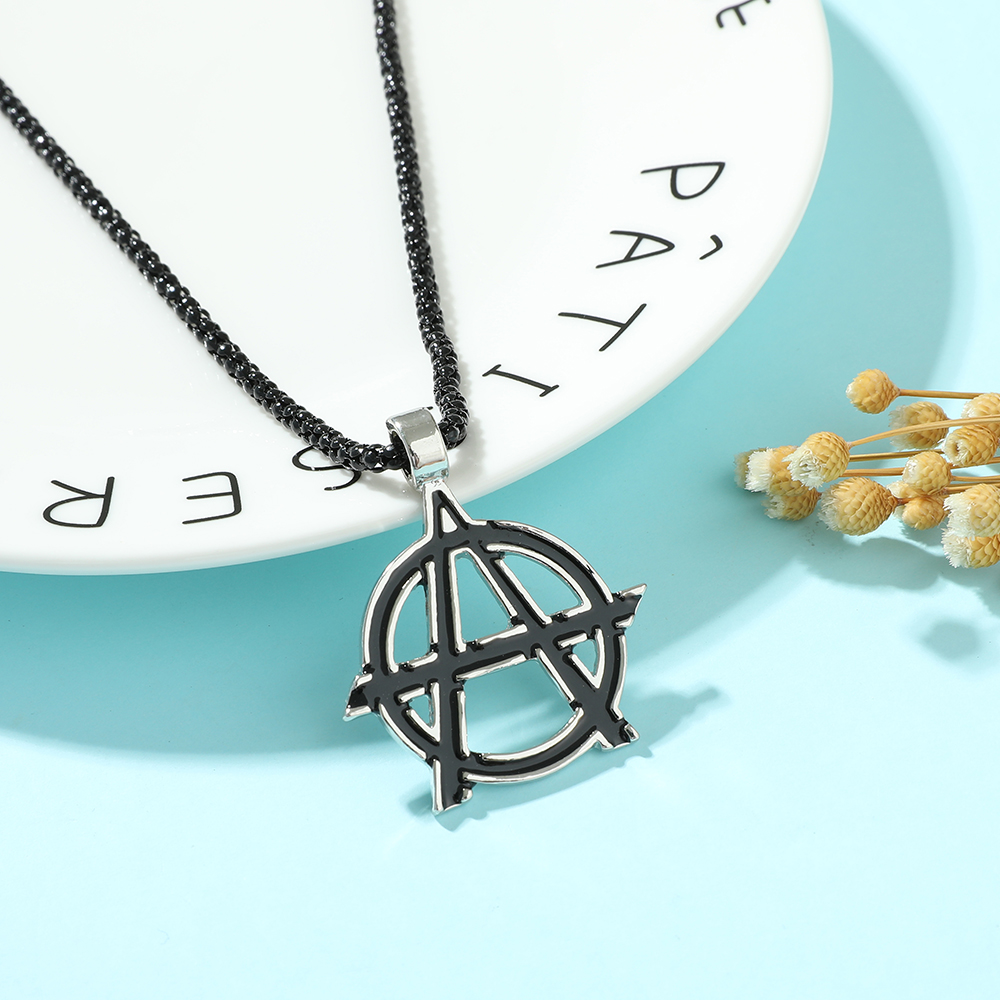 Vintage Items - Винтажное ожерелье с логотипом символа A